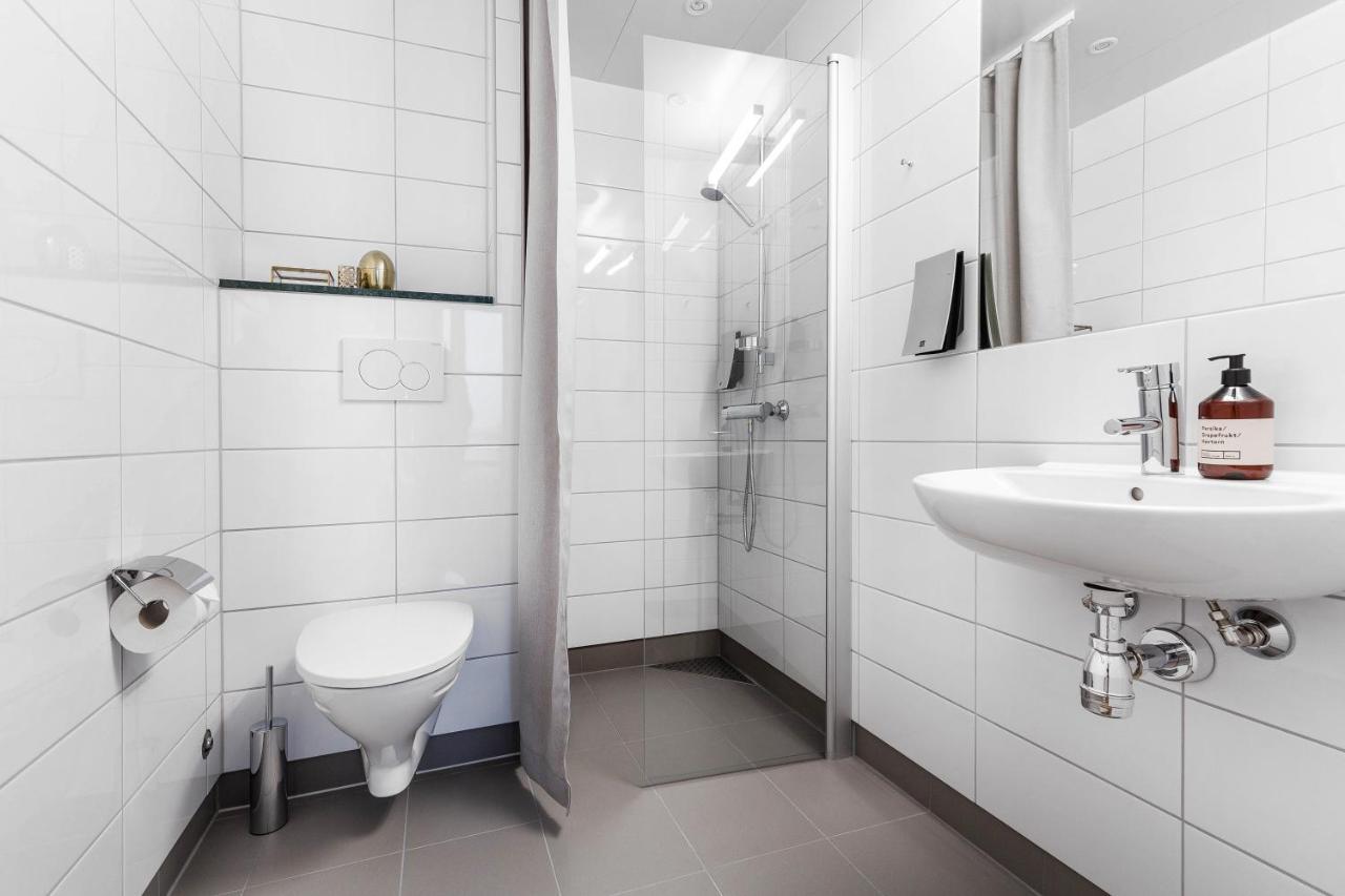 ستوكهولم Biz Apartment Bromma المظهر الخارجي الصورة A wet room