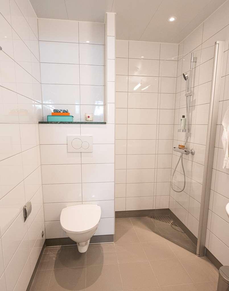 ستوكهولم Biz Apartment Bromma المظهر الخارجي الصورة A shower cubicle