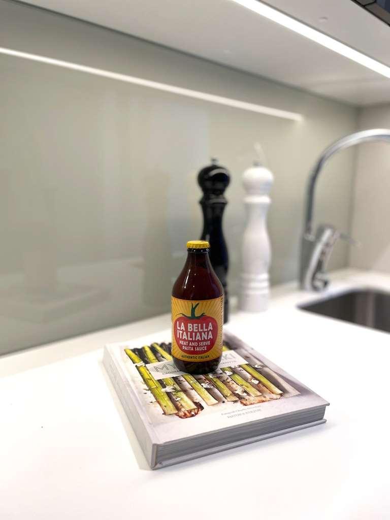 ستوكهولم Biz Apartment Bromma المرافق الصورة A bottle of tomato sauce